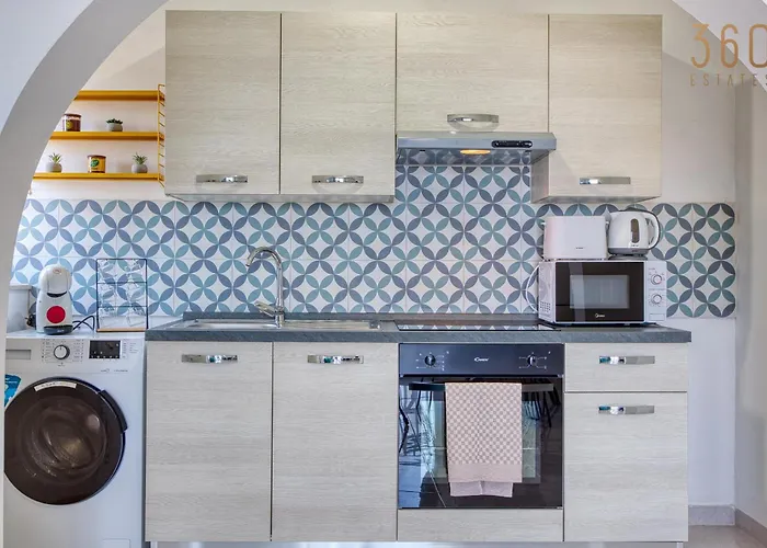 Apartman Stylish 2br With Balcony Sunsets & Sea Views By 360 Estates *