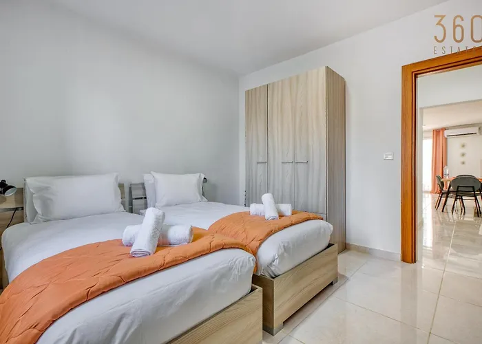 Stylish 2br With Balcony Sunsets & Sea Views By 360 Estates Apartman *