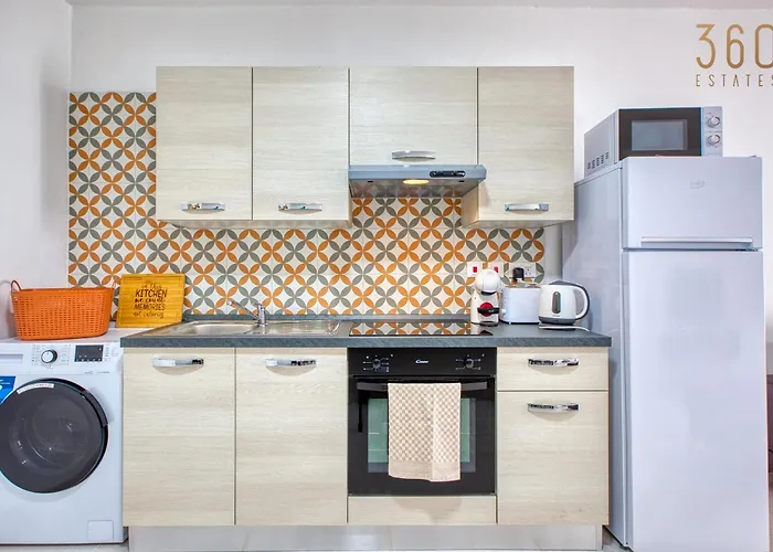 Daire Stylish 2br With Balcony Sunsets & Sea Views By 360 Estates